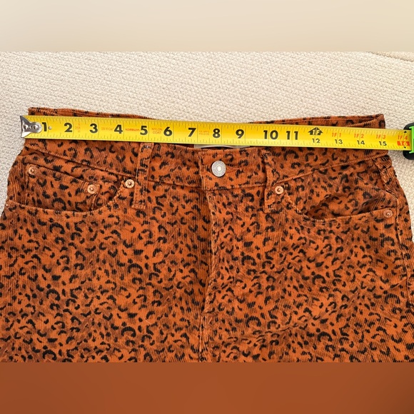 LEVI'S Wedgie Hi-Rise Corduroy Stretch Straight Jeans Leopard Animal Print sz 30 - Picture 6 of 10